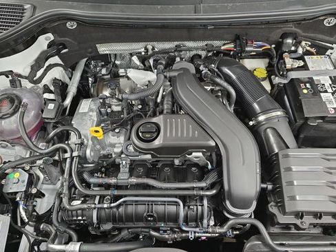 New 2026 Volkswagen Taos SE image 23