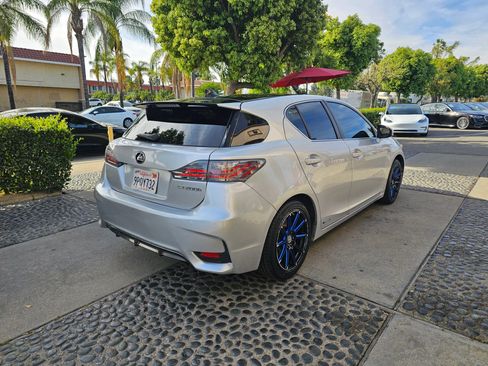 Used 2015 Lexus CT 200h w/ Navigation Package FWD image 5