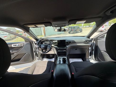 Used 2020 Ford Explorer XLT image 24