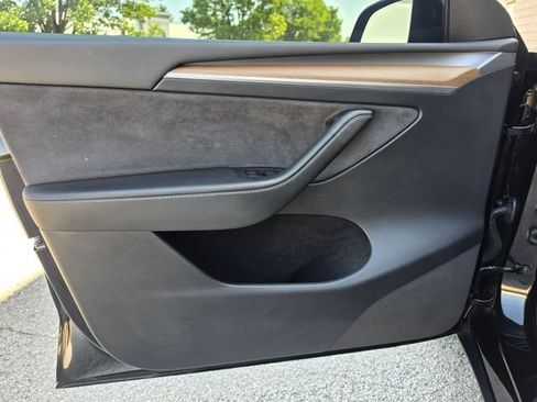 Used 2023 Tesla Model Y Long Range AWD/4WD image 19