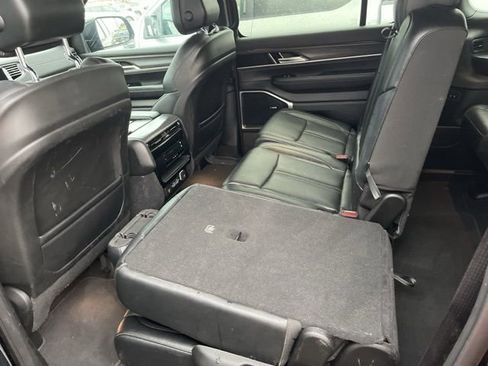 Used 2023 Jeep Wagoneer L Series II image 7