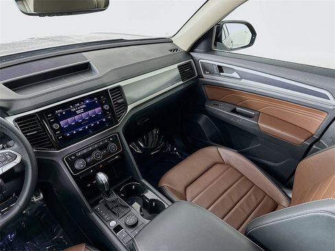 Used 2022 Volkswagen Atlas SEL Premium image 23