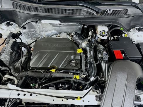 Used 2025 Chevrolet Trax LT w/ LT Convenience Package FWD image 30