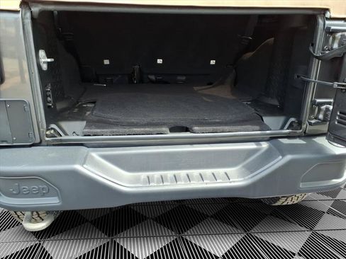 Used 2018 Jeep Wrangler Unlimited Sport AWD/4WD image 13