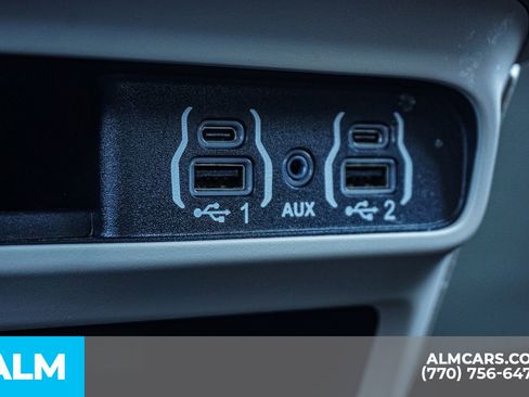 Used 2024 Chrysler Pacifica Select image 48