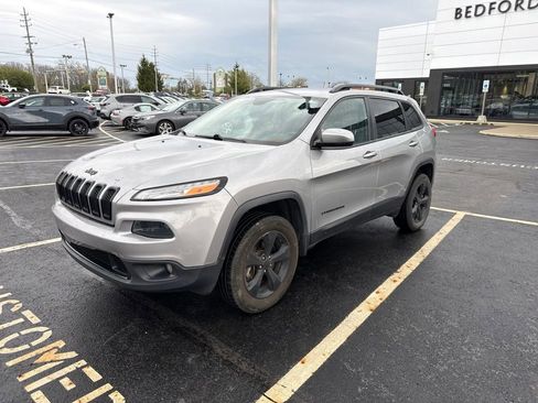 Used 2016 Jeep Cherokee High Altitude w/ Luxury Group AWD/4WD image 1