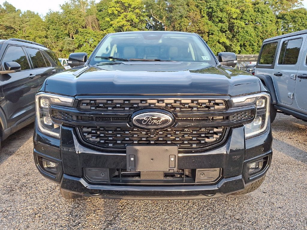 Used 2025 Ford Ranger Lariat w/ Black Appearance Package AWD/4WD image 2