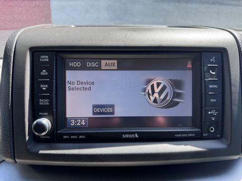 Used 2011 Volkswagen Routan SEL FWD image 24