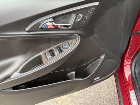 Used 2019 Chevrolet Malibu Premier w/ Sun and Wheel Package FWD image 11