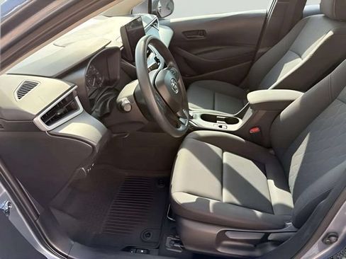 Used 2025 Toyota Corolla LE FWD image 9