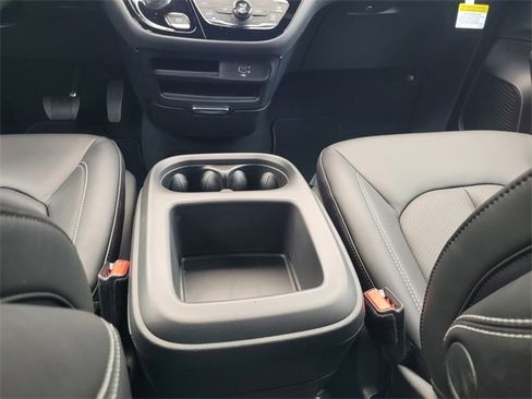 New 2026 Chrysler Pacifica Select image 7