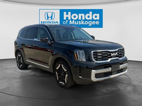 Used 2025 Kia Telluride S FWD image 3