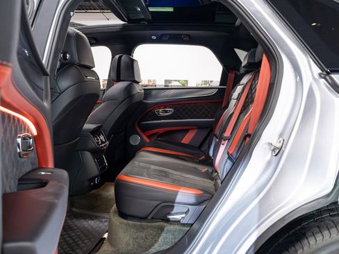Used 2021 Bentley Bentayga Speed AWD/4WD image 13