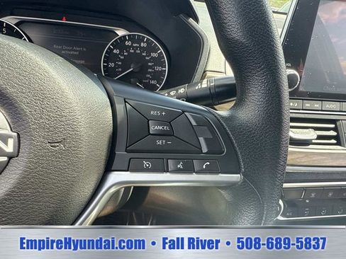 Used 2024 Nissan Altima 2.5 SV FWD image 30