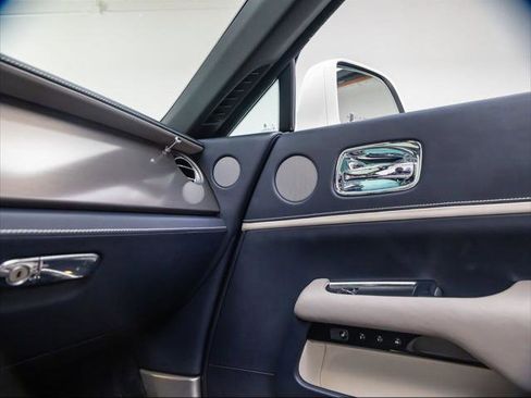Used 2020 Rolls-Royce Dawn RWD image 34