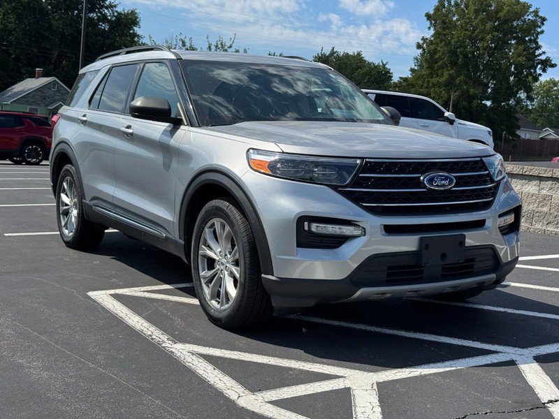 Used 2020 Ford Explorer XLT w/ Equipment Group 202A AWD/4WD image 2