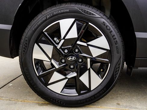 Used 2025 Hyundai Kona SEL image 2