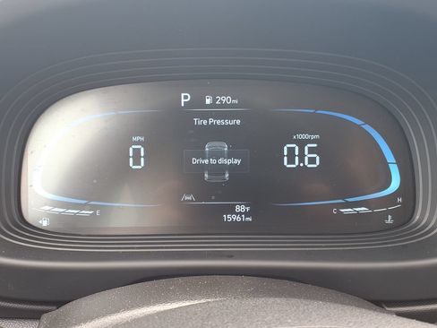 Used 2025 Hyundai Venue Limited FWD image 36