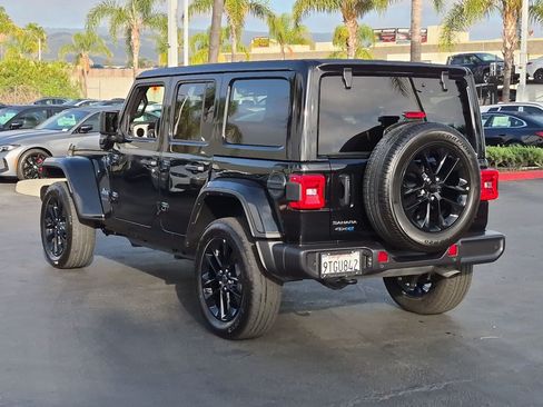 Used 2025 Jeep Wrangler Unlimited Sahara w/ Safety Group AWD/4WD image 8