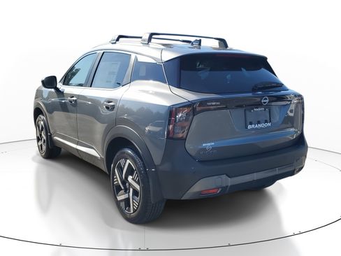 New 2026 Nissan Kicks SV w/ Cold Weather Package FWD image 5