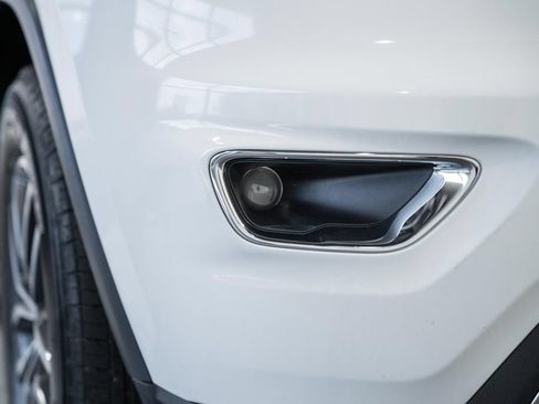 Used 2019 Jeep Grand Cherokee Limited AWD/4WD image 14