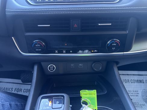 Used 2023 Nissan Rogue SV image 19