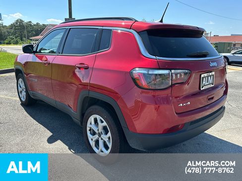 Used 2025 Jeep Compass Latitude AWD/4WD image 8