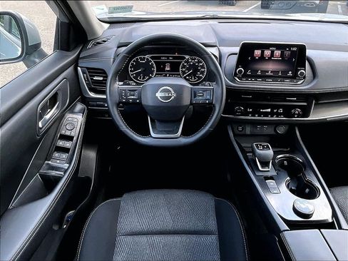 Used 2025 Nissan Rogue SV AWD/4WD image 17