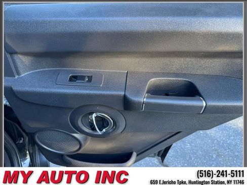 Used 2008 Jeep Commander Limited image 35