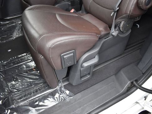 Used 2021 Toyota Sienna Platinum image 22