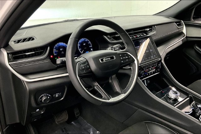 Used 2023 Jeep Grand Cherokee Altitude AWD/4WD image 15