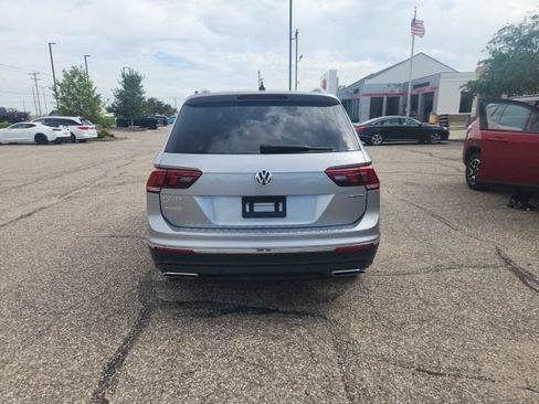 Used 2021 Volkswagen Tiguan SEL AWD/4WD image 2