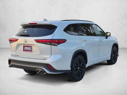 Used 2023 Toyota Highlander XSE FWD image 5