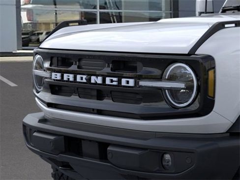 New 2025 Ford Bronco Outer Banks w/ Sasquatch Package image 19