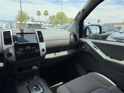 Used 2021 Nissan Frontier SV w/ Midnight Edition Floor Mats RWD image 25