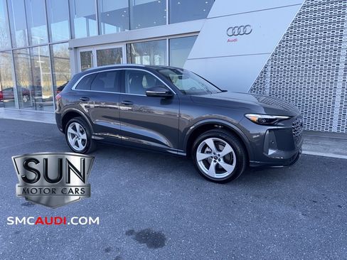 Certified 2025 Audi Q5 Premium Plus w/ Premium Plus image 2