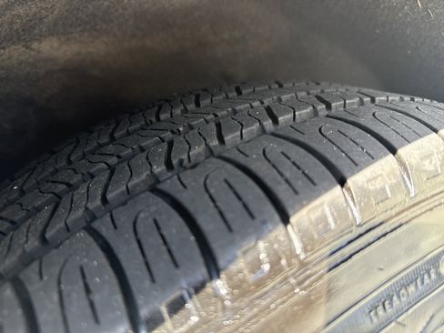 Used 2023 Chrysler Pacifica Touring-L FWD image 12