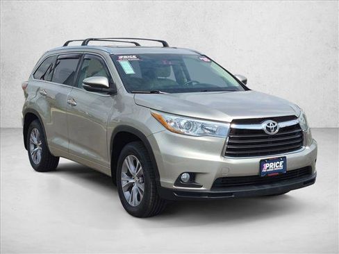 Used 2015 Toyota Highlander XLE AWD/4WD image 3