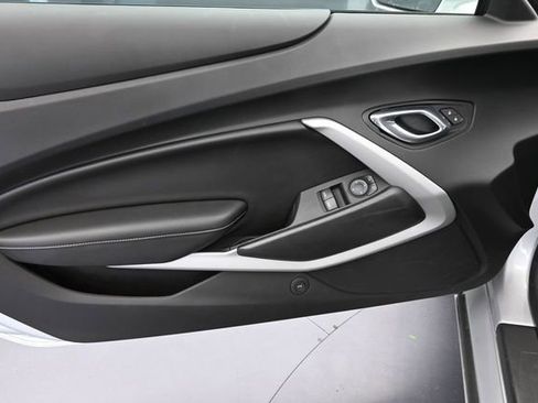 Used 2018 Chevrolet Camaro SS RWD image 28