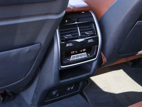Used 2022 BMW X7 M50i AWD/4WD image 24