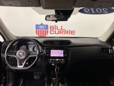 Used 2019 Nissan Rogue SV w/ Premium Package FWD image 18