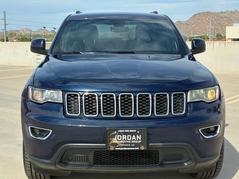 Used 2017 Jeep Grand Cherokee Laredo w/ Quick Order Package 23E AWD/4WD image 3
