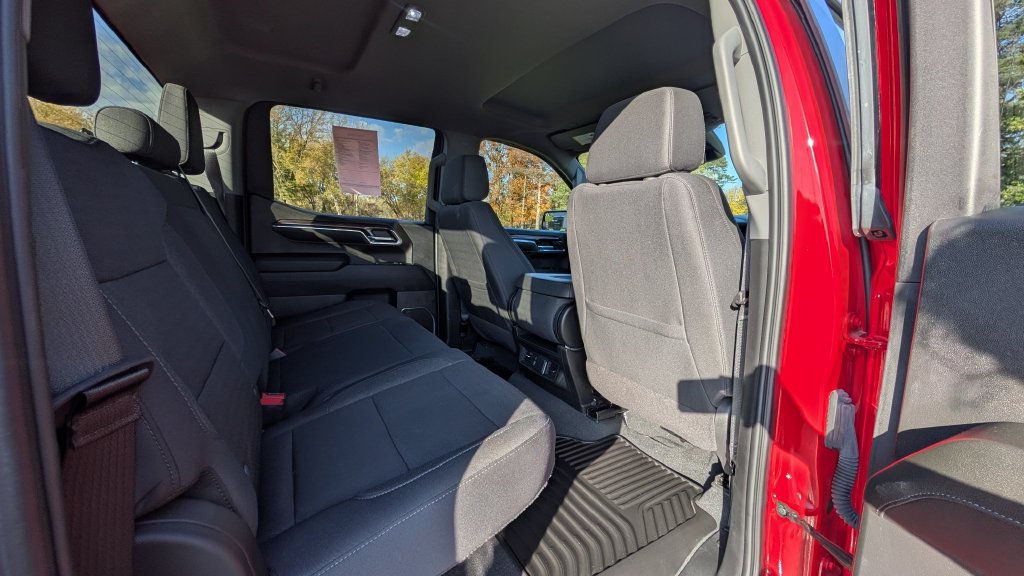 Used 2024 Chevrolet Silverado 1500 LT AWD/4WD image 15