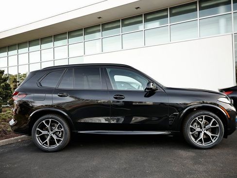 New 2026 BMW X5 xDrive40i w/ M Sport Package AWD/4WD image 4