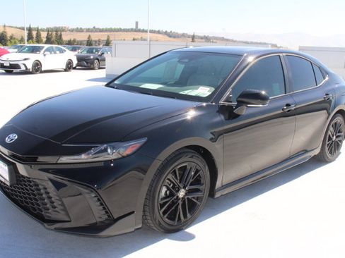 Used 2026 Toyota Camry SE w/ Convenience Package FWD image 6