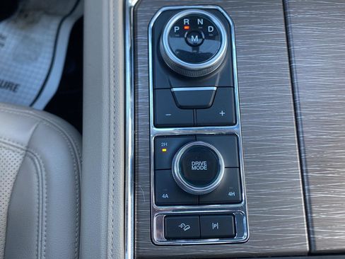 Used 2022 Ford Expedition Limited image 30