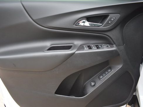 Used 2020 Chevrolet Equinox LT w/ Sport Edition FWD image 12