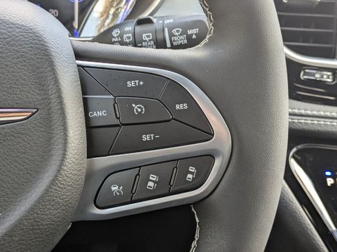 New 2026 Chrysler Pacifica Limited image 26