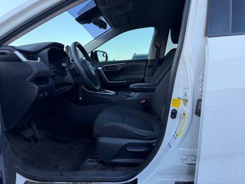 Used 2020 Toyota RAV4 LE AWD/4WD image 5