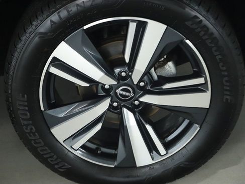 Certified 2024 Nissan Rogue SL image 12